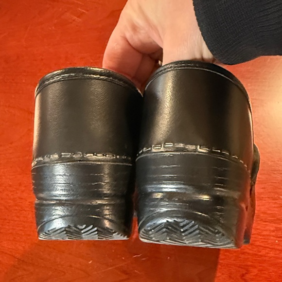 Black Leather Dansko Clogs size 37 - Picture 6 of 8